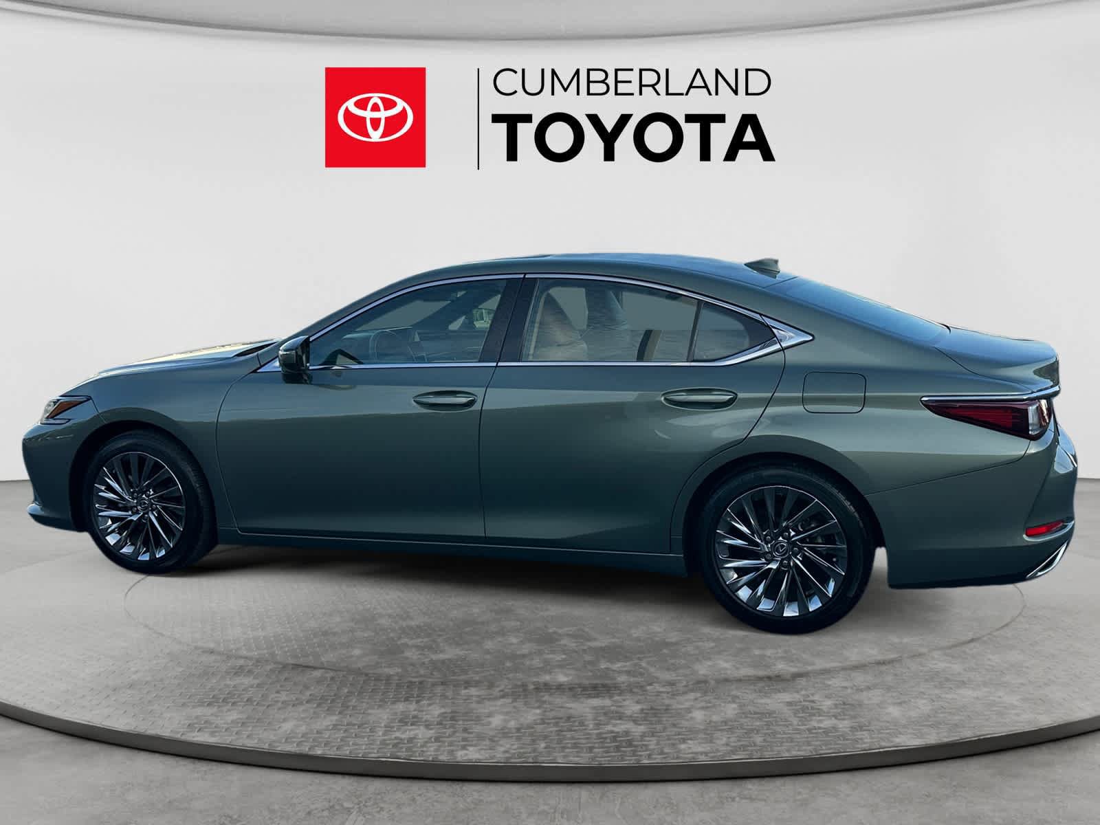 Used 2024 Lexus ES 350 w/ Accessory Package (Z1) FWD image 2
