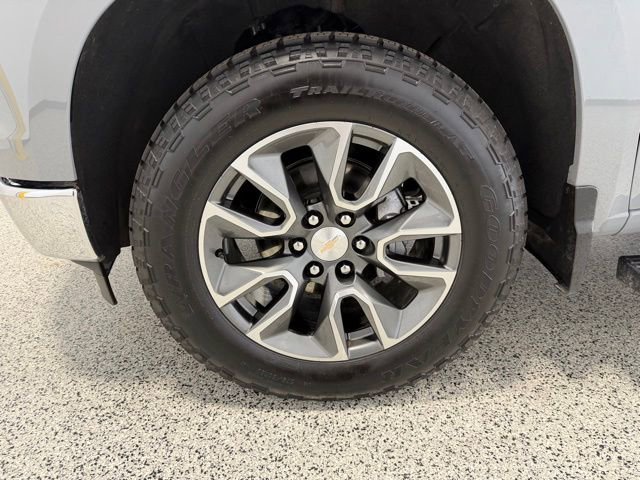 Used 2024 Chevrolet Silverado 1500 LT AWD/4WD image 31