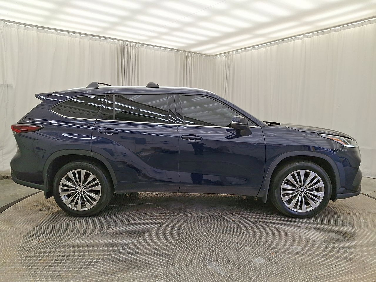 Used 2024 Toyota Highlander Platinum image 26