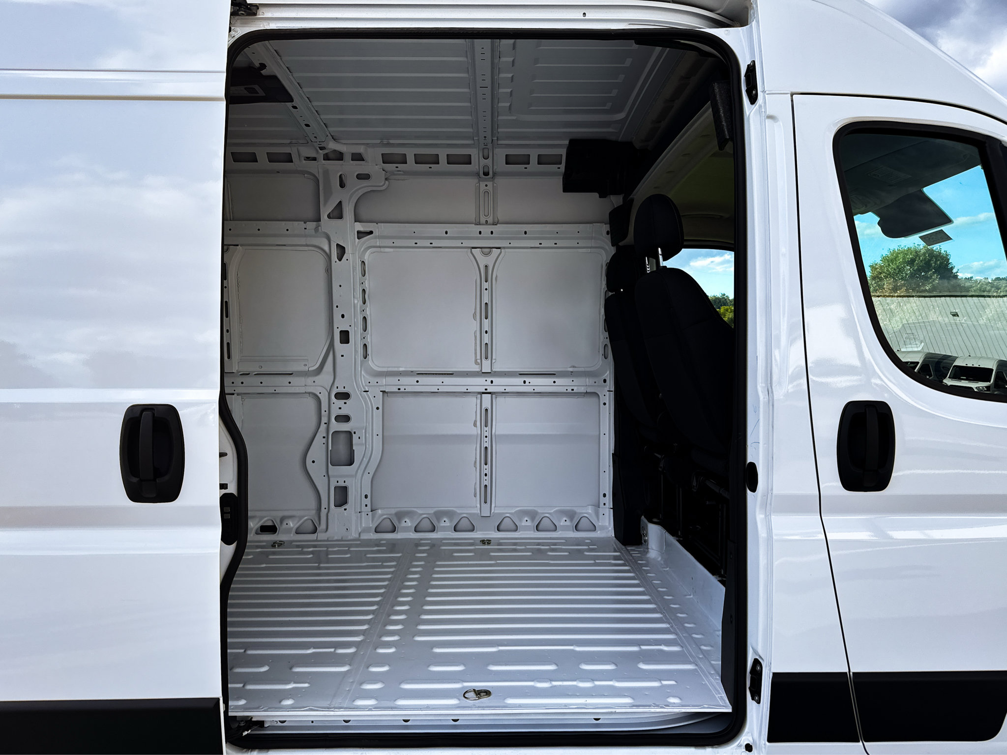 New 2026 RAM ProMaster 2500 w/ Convenience Group FWD image 14