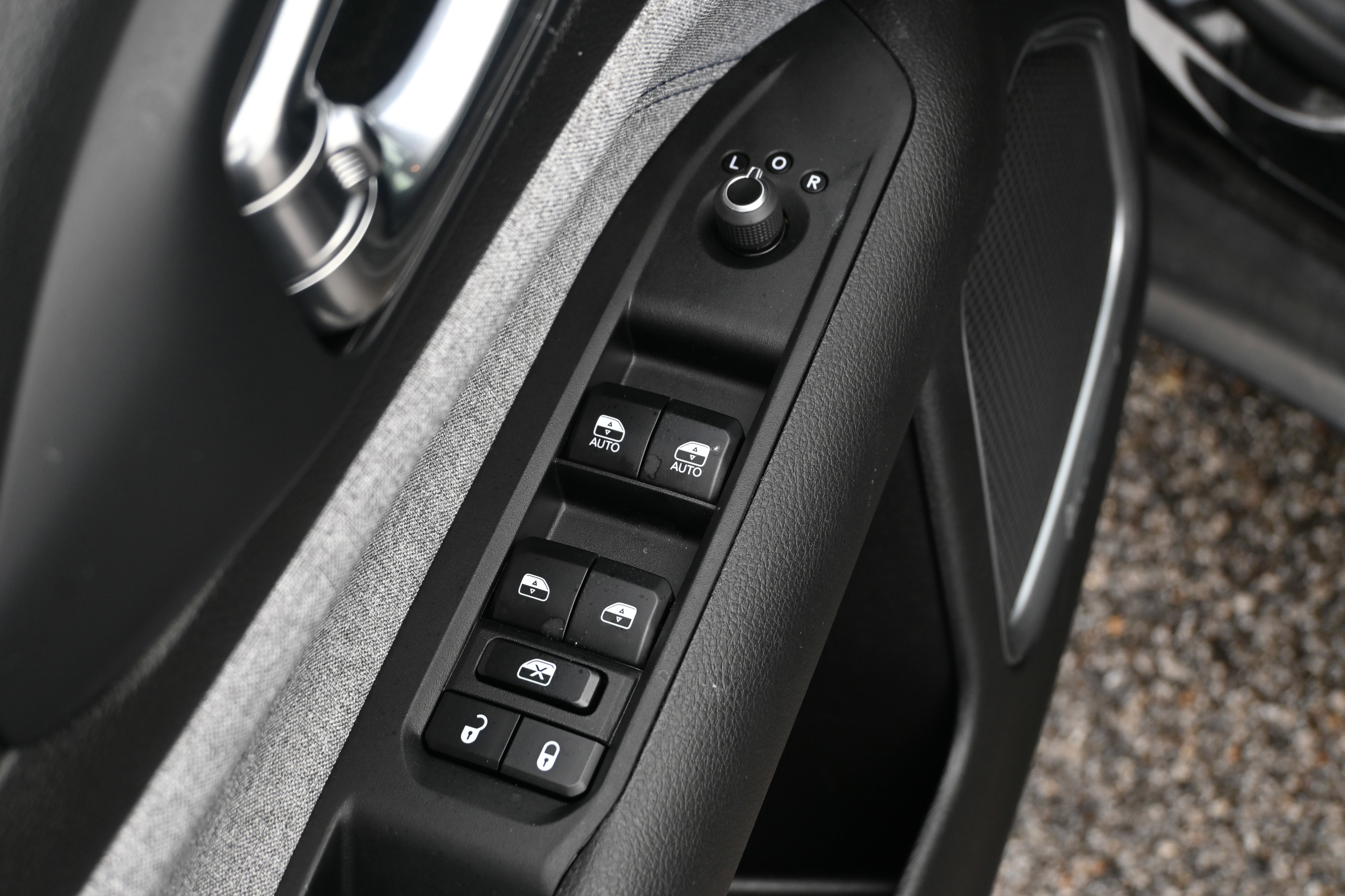 Used 2024 Jeep Compass Sport image 29