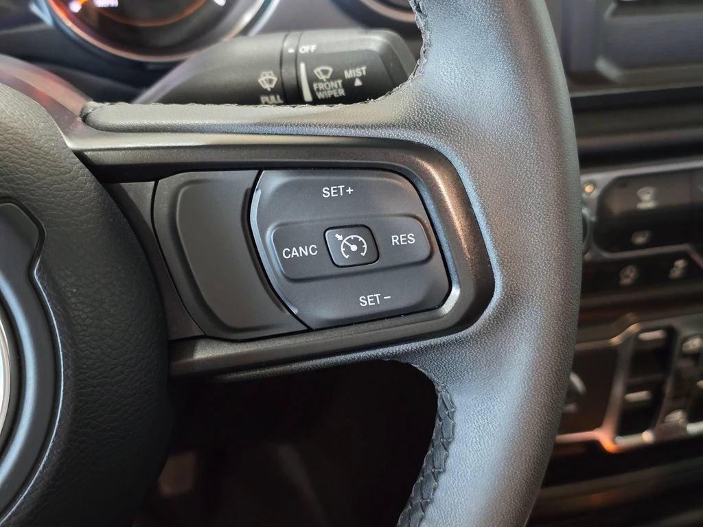 Used 2023 Jeep Gladiator Sport AWD/4WD image 18