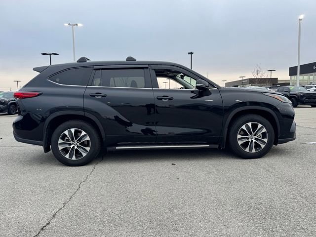 Used 2023 Toyota Highlander XLE image 7
