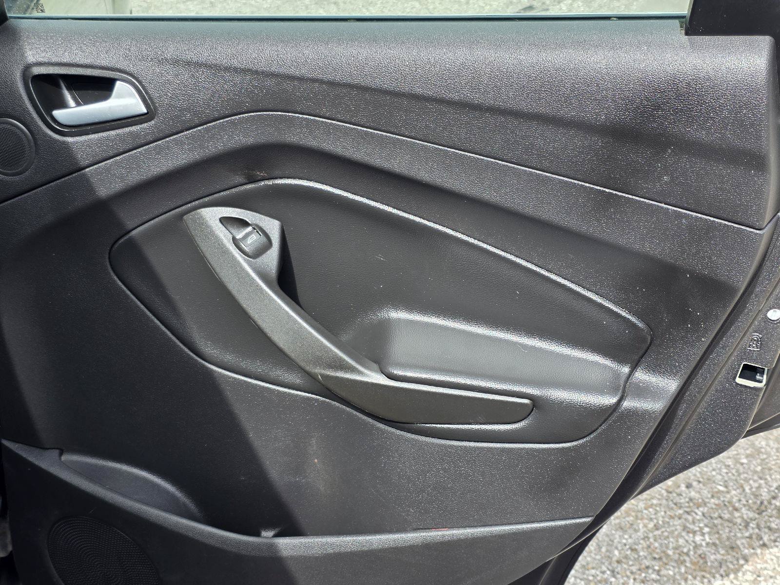 Used 2018 Ford C-MAX Titanium FWD image 30