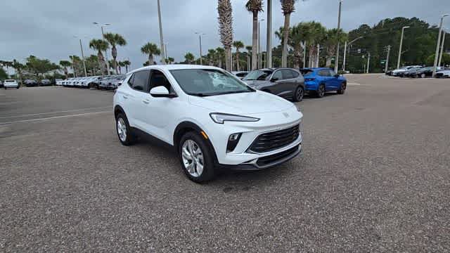 Used 2024 Buick Encore GX Preferred FWD image 2