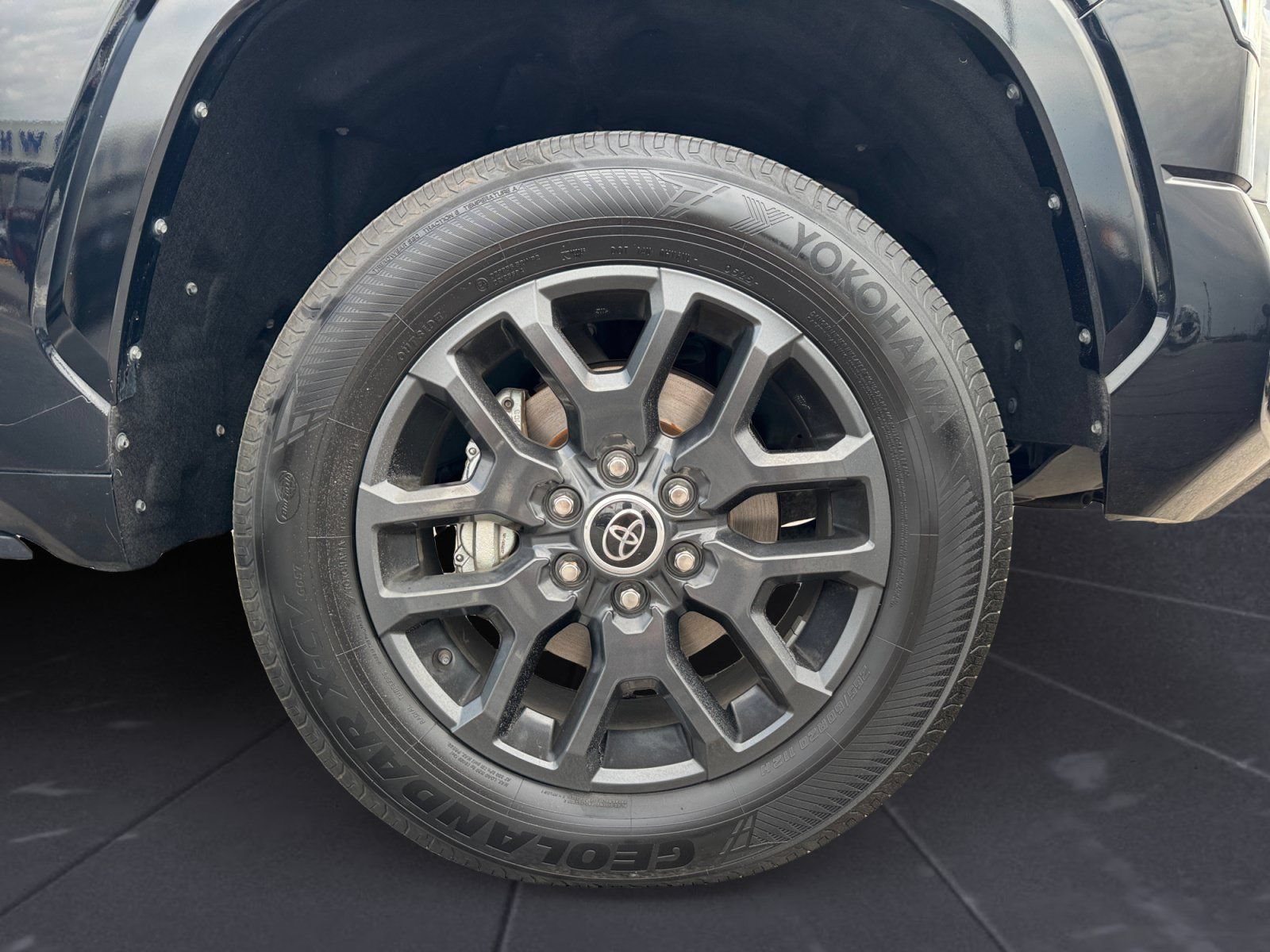 Used 2022 Toyota Tundra Platinum w/ Advanced Package AWD/4WD image 14