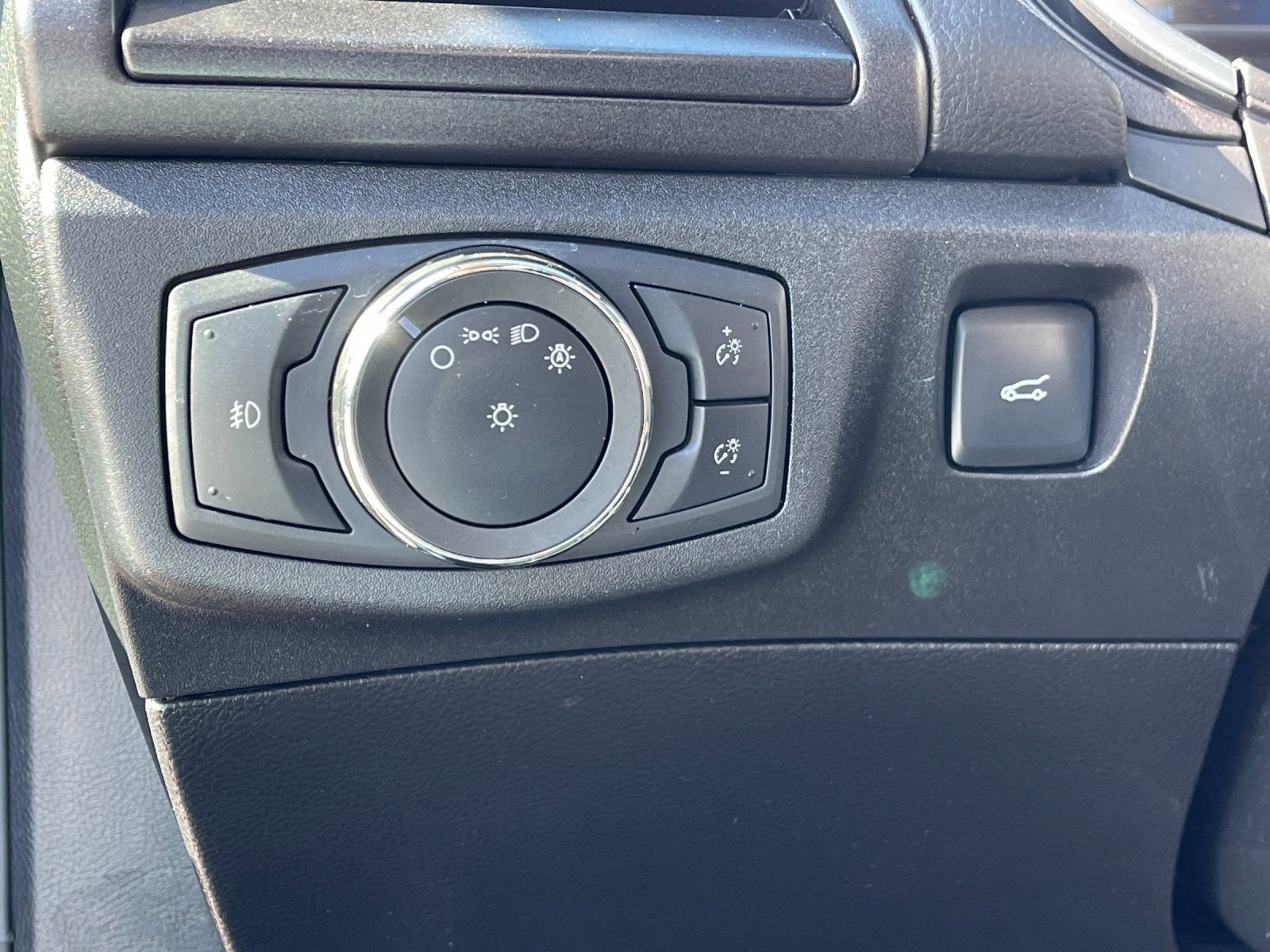 Used 2020 Ford Fusion Titanium image 31