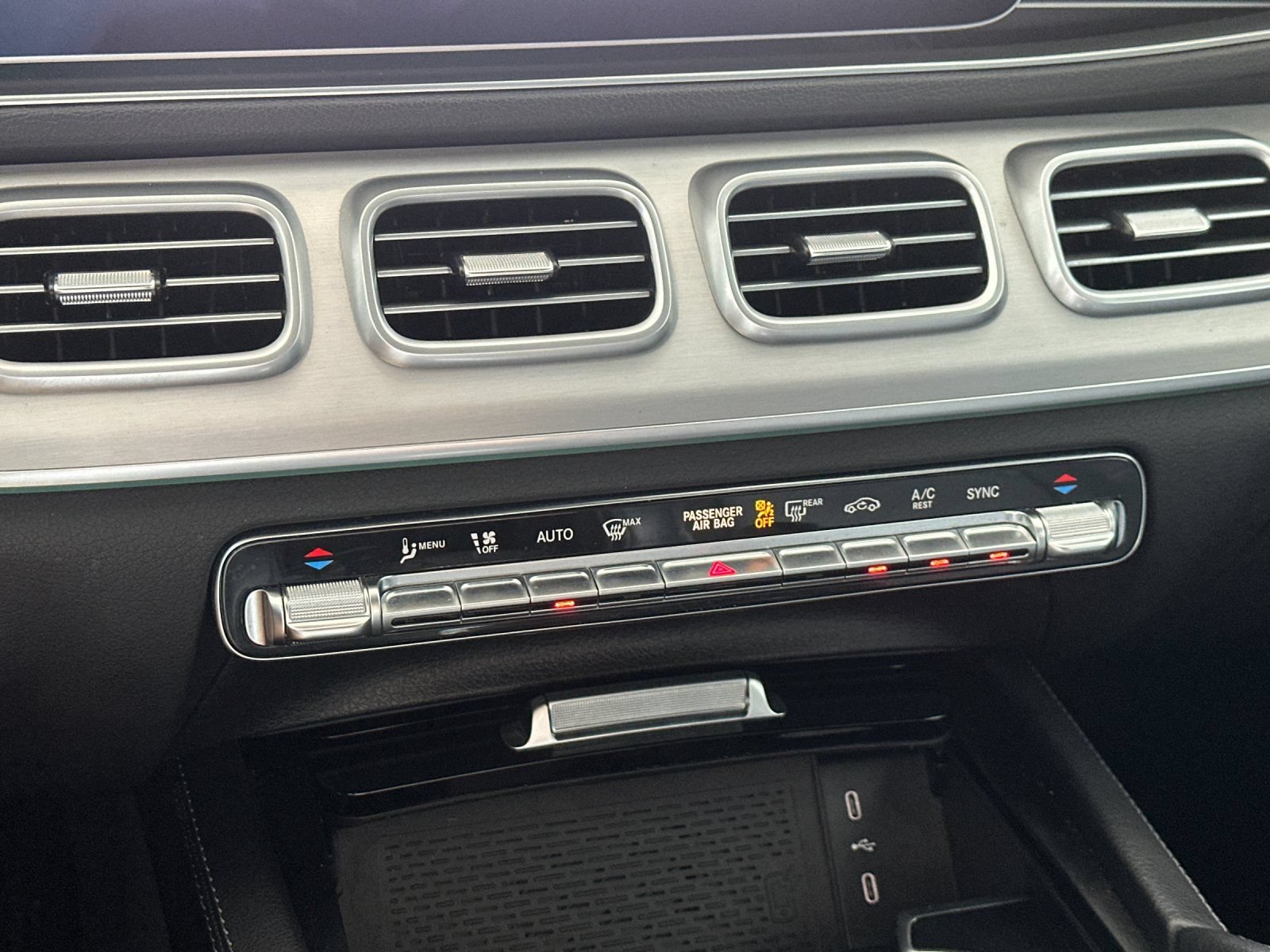 Used 2025 Mercedes-Benz GLE 350 4MATIC w/ Driver Assistance Package image 24