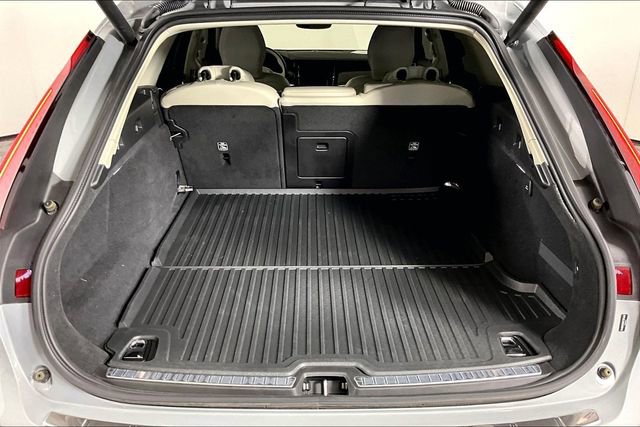 Used 2025 Volvo V90 B6 Cross Country Plus w/ Protection Package Premier AWD/4WD image 27