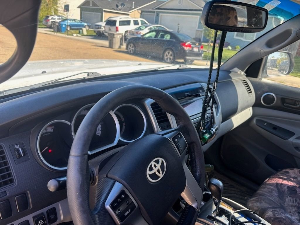 Used 2012 Toyota Tacoma 4x4 Double Cab w/ SR5 Pkg image 1