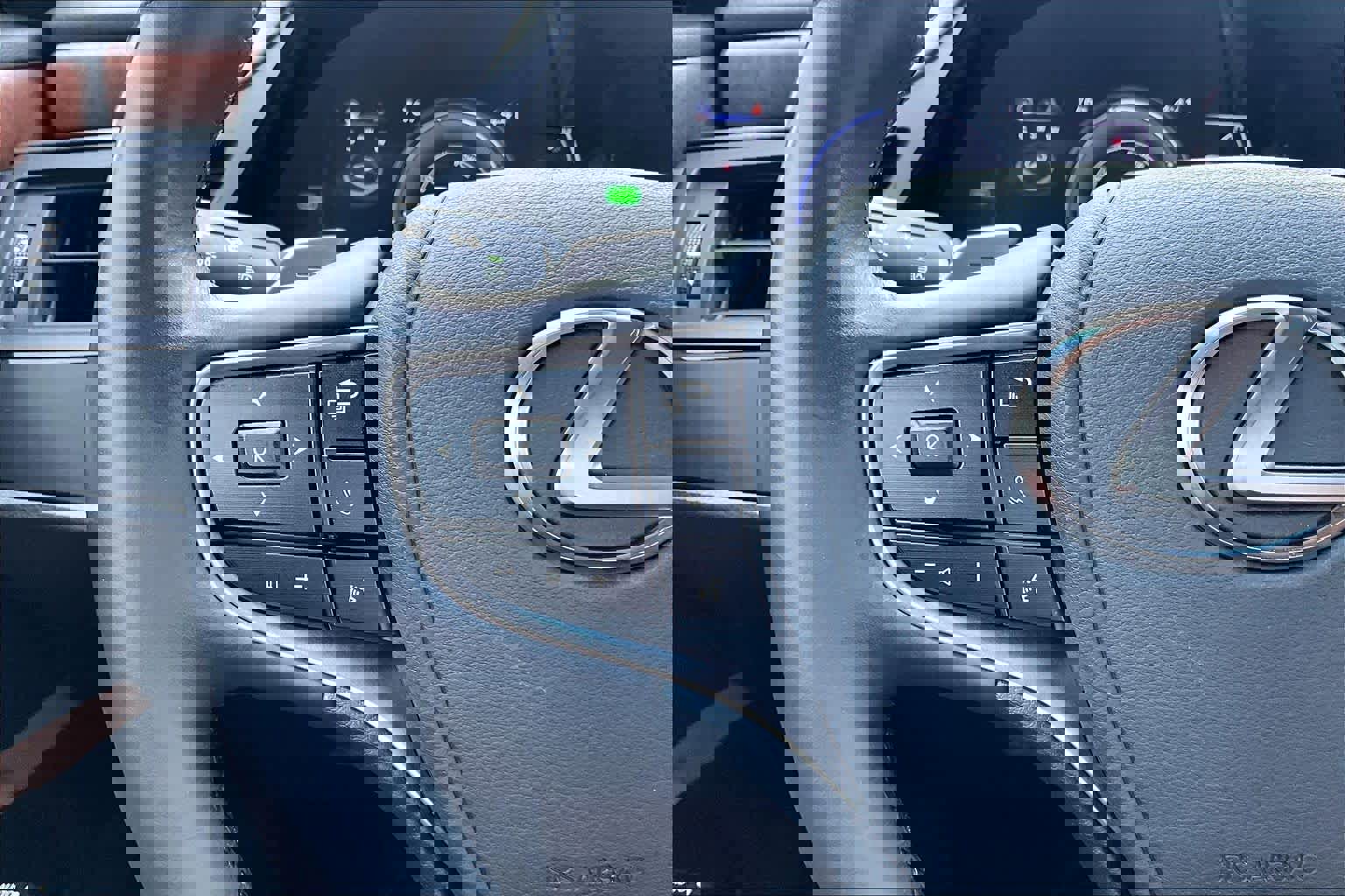 Certified 2025 Lexus ES 300h w/ Premium Package image 24