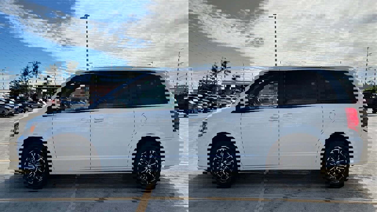 Used 2019 Dodge Grand Caravan GT FWD image 2