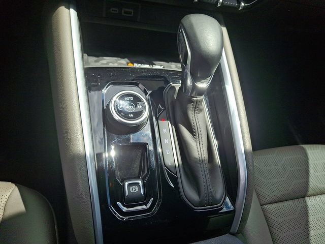 Used 2023 Chevrolet Colorado ZR2 w/ ZR2 Convenience Package III AWD/4WD image 16