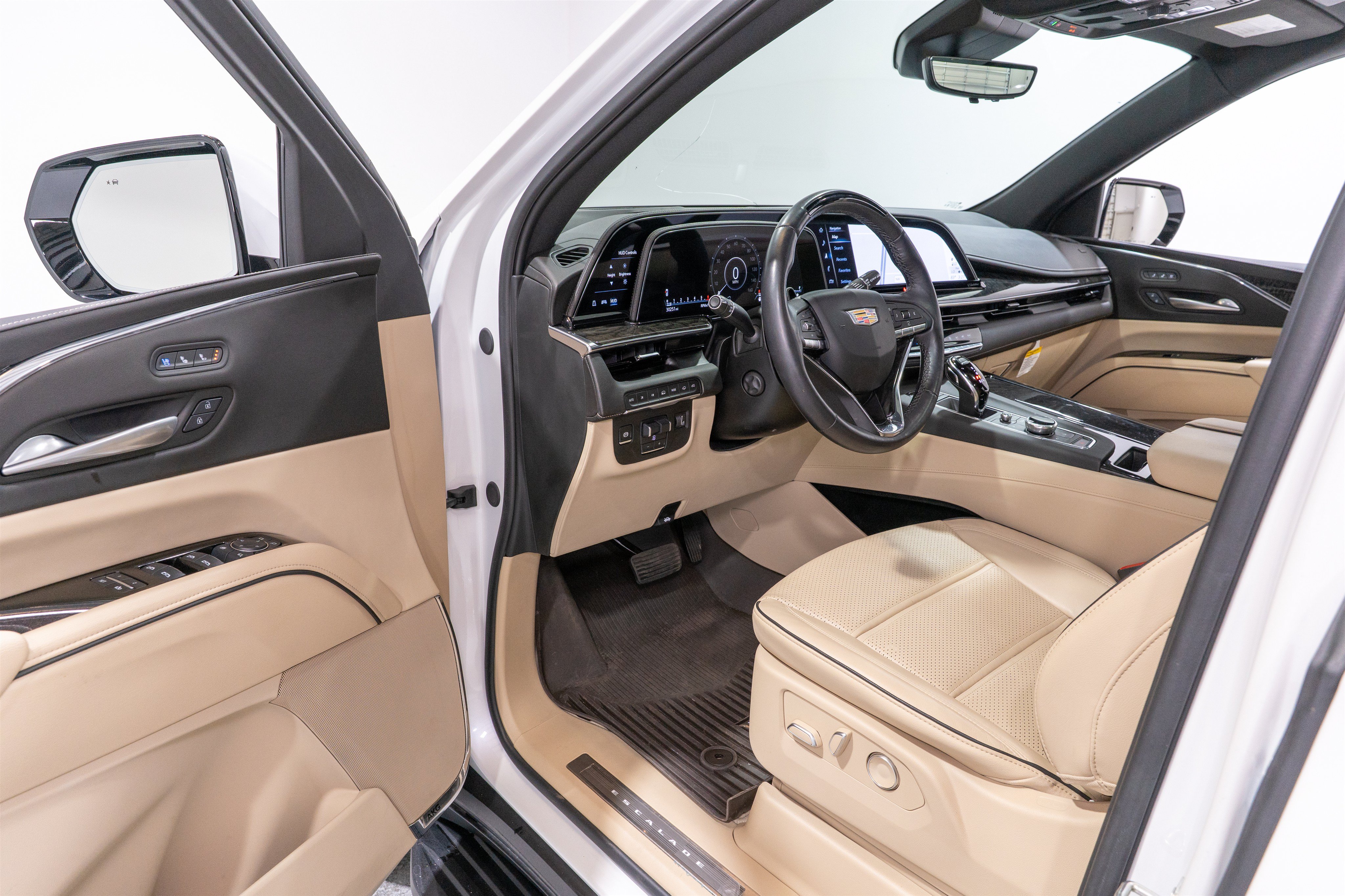 Used 2024 Cadillac Escalade Premium Luxury w/ Performance Package AWD/4WD image 12