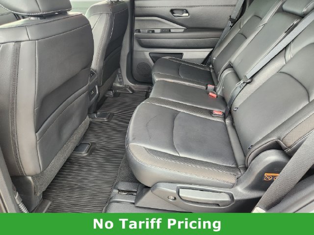 Used 2025 Nissan Pathfinder SL FWD image 23