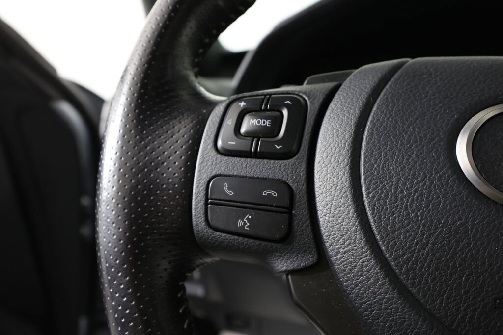 Used 2022 Lexus IS 500 RWD image 32