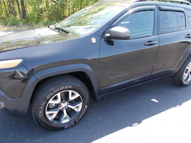 Used 2016 Jeep Cherokee Trailhawk AWD/4WD image 7