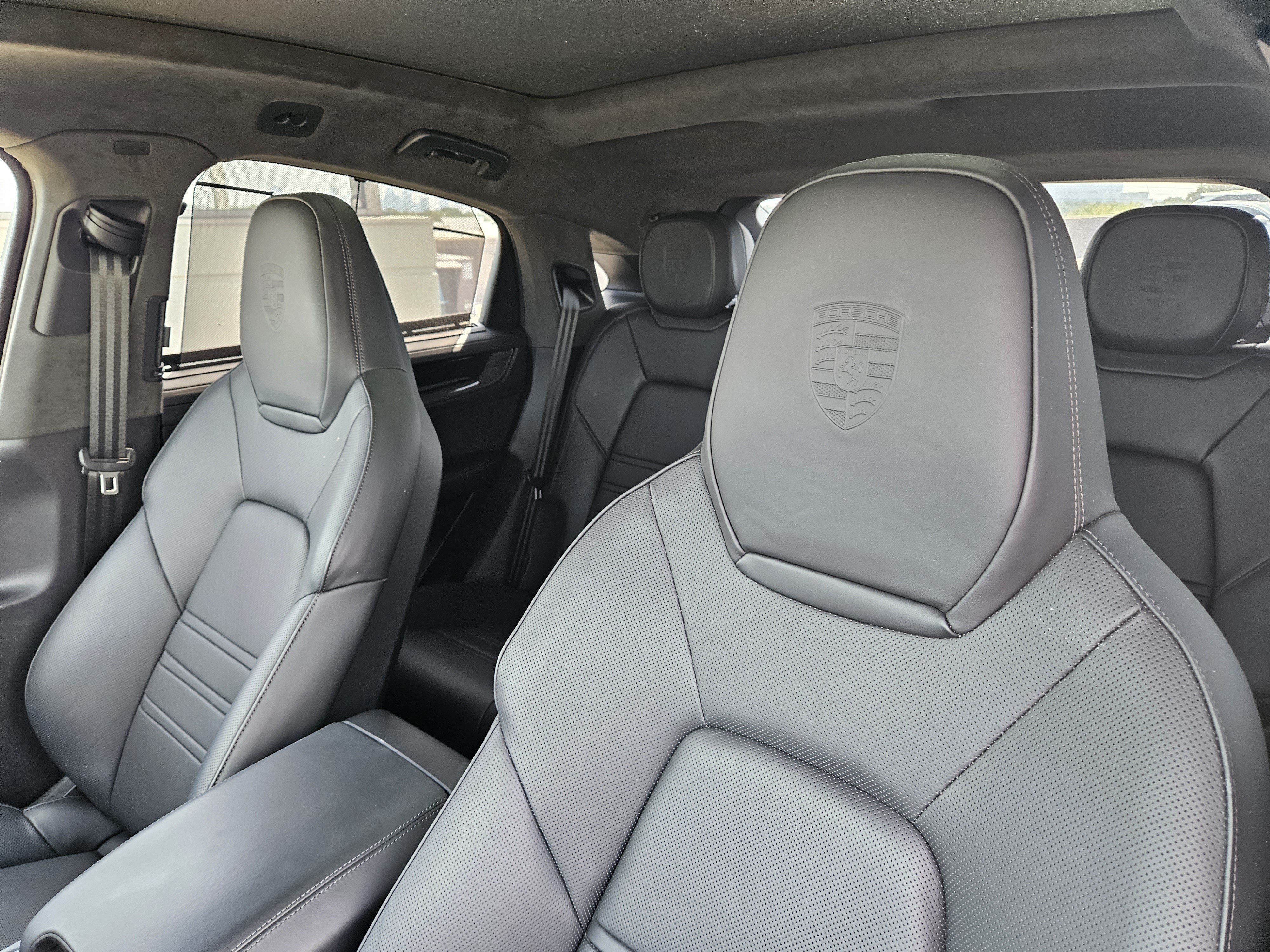 Certified 2025 Porsche Cayenne GTS AWD/4WD image 6