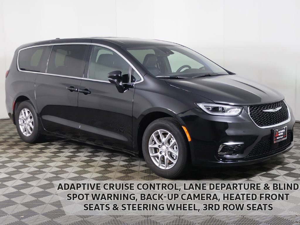 Used 2025 Chrysler Pacifica Select image 10