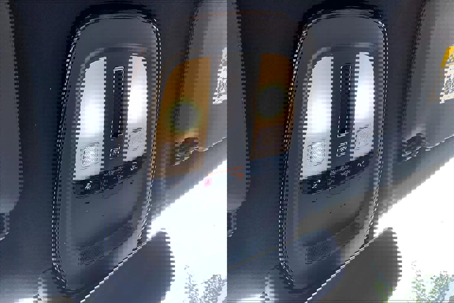 Used 2024 Volvo XC90 B6 Ultimate w/ Lounge Package image 32