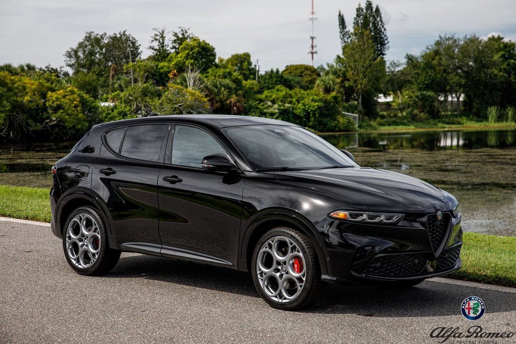 New 2025 Alfa Romeo Tonale w/ Premium Package