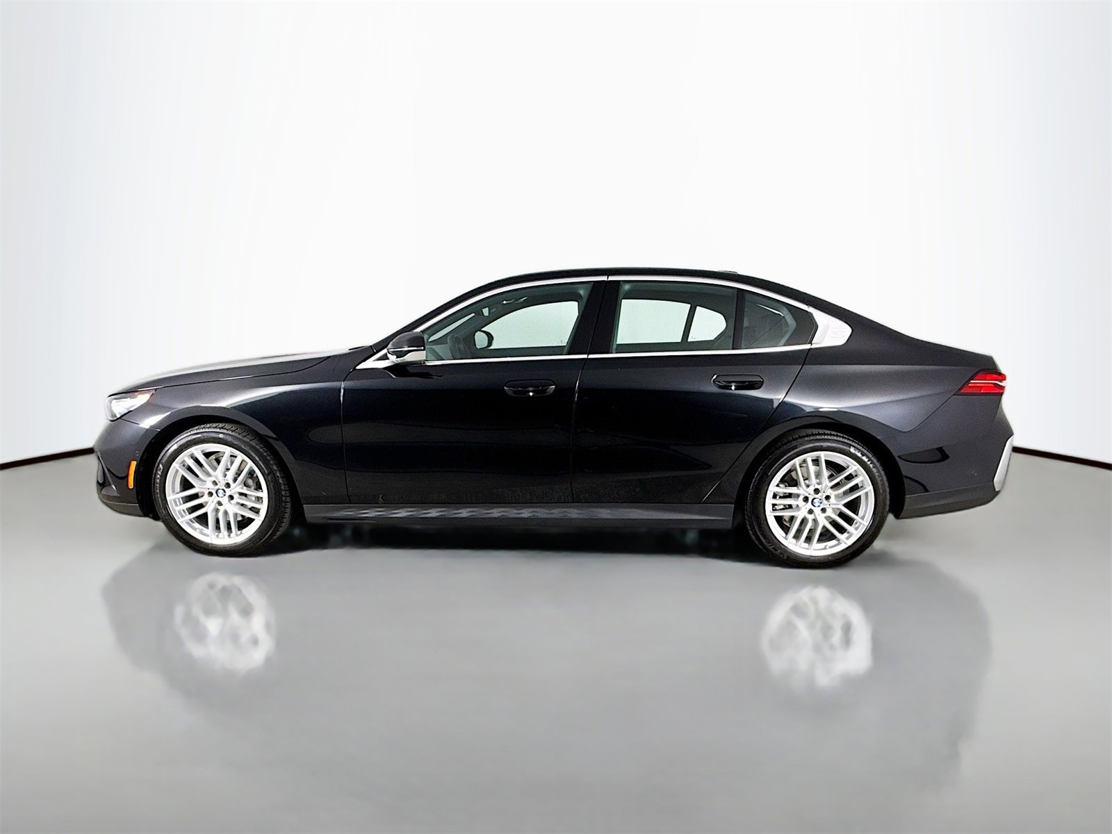 Used 2025 BMW 530i image 4