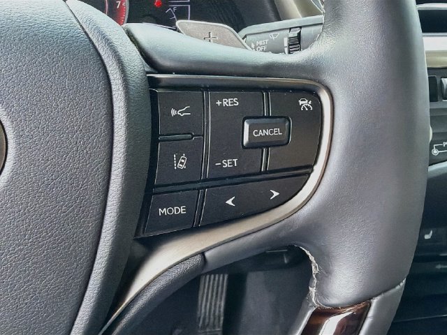 Used 2021 Lexus ES 300h Ultra Luxury w/ Accessory Package 2 FWD image 37