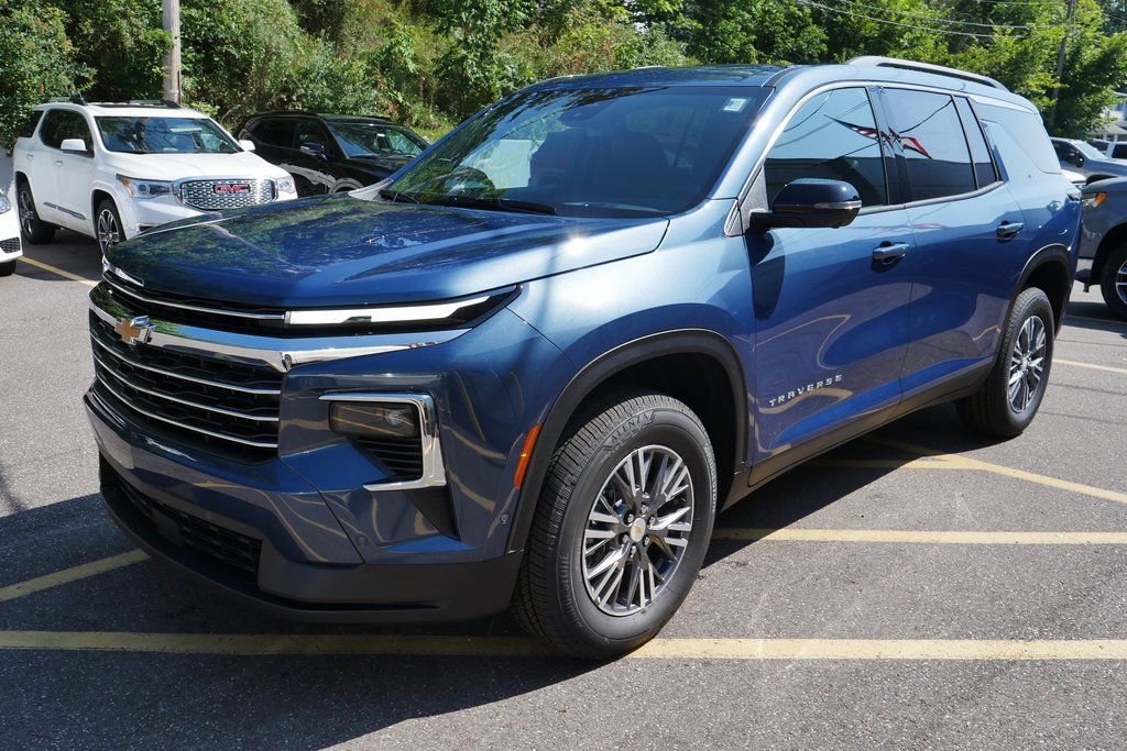 New 2026 Chevrolet Traverse LT w/ Enhanced Driving Package FWD image 4