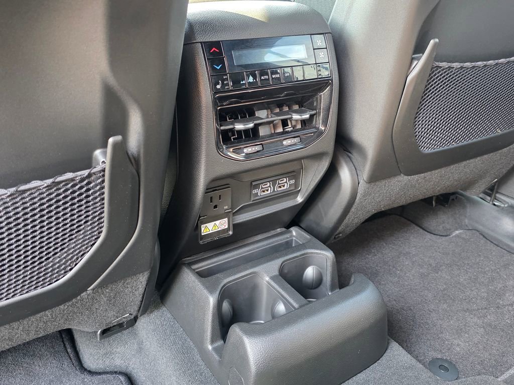 Used 2025 Jeep Grand Cherokee L Limited AWD/4WD image 32