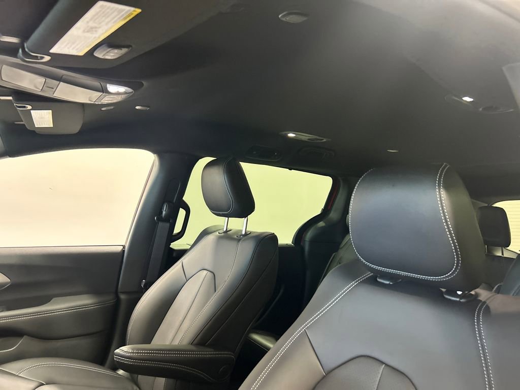 New 2026 Chrysler Pacifica Select AWD/4WD image 26