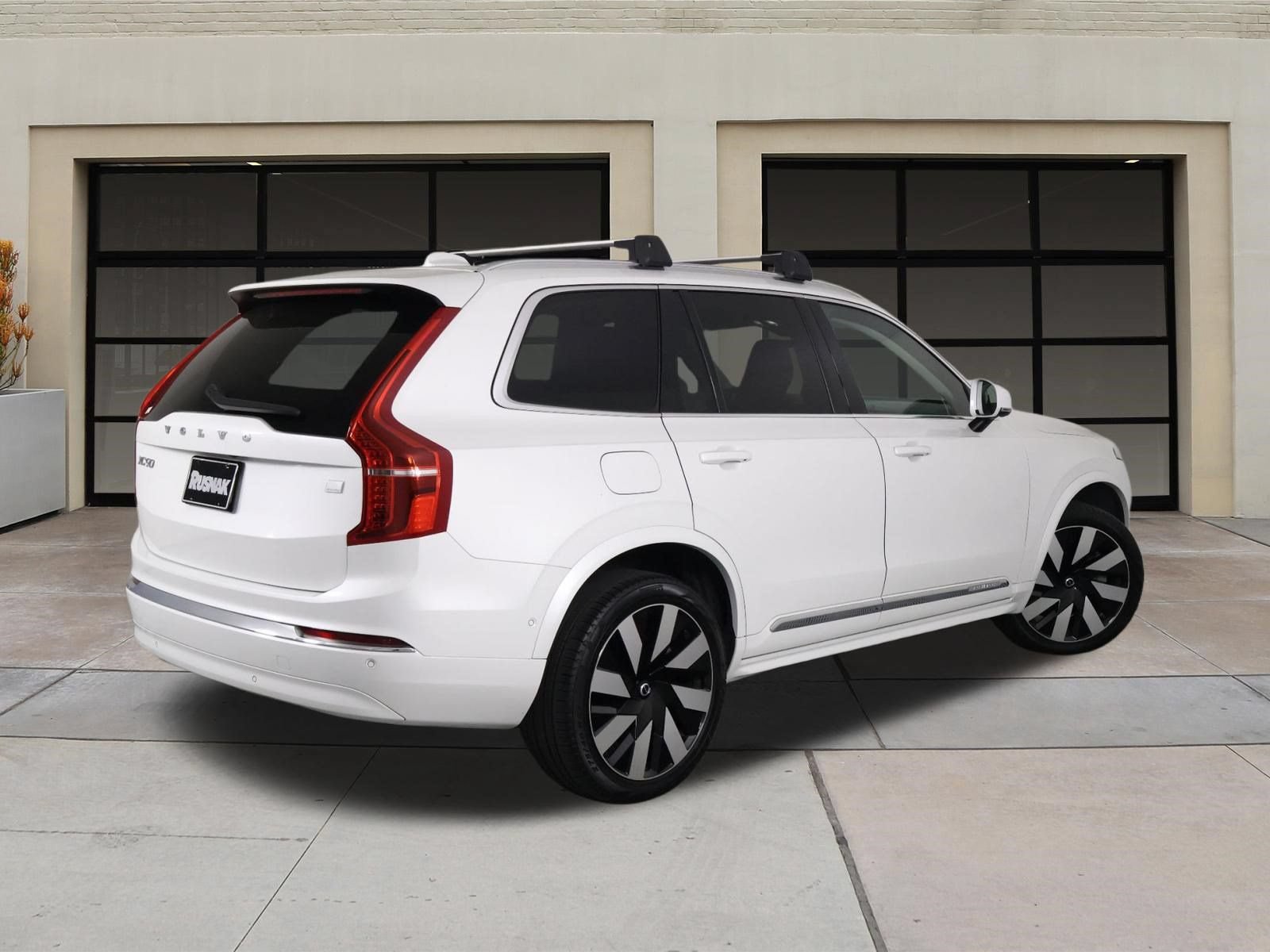 Certified 2023 Volvo XC90 T8 Plus AWD/4WD image 4