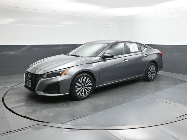 Used 2024 Nissan Altima 2.5 SV image 1