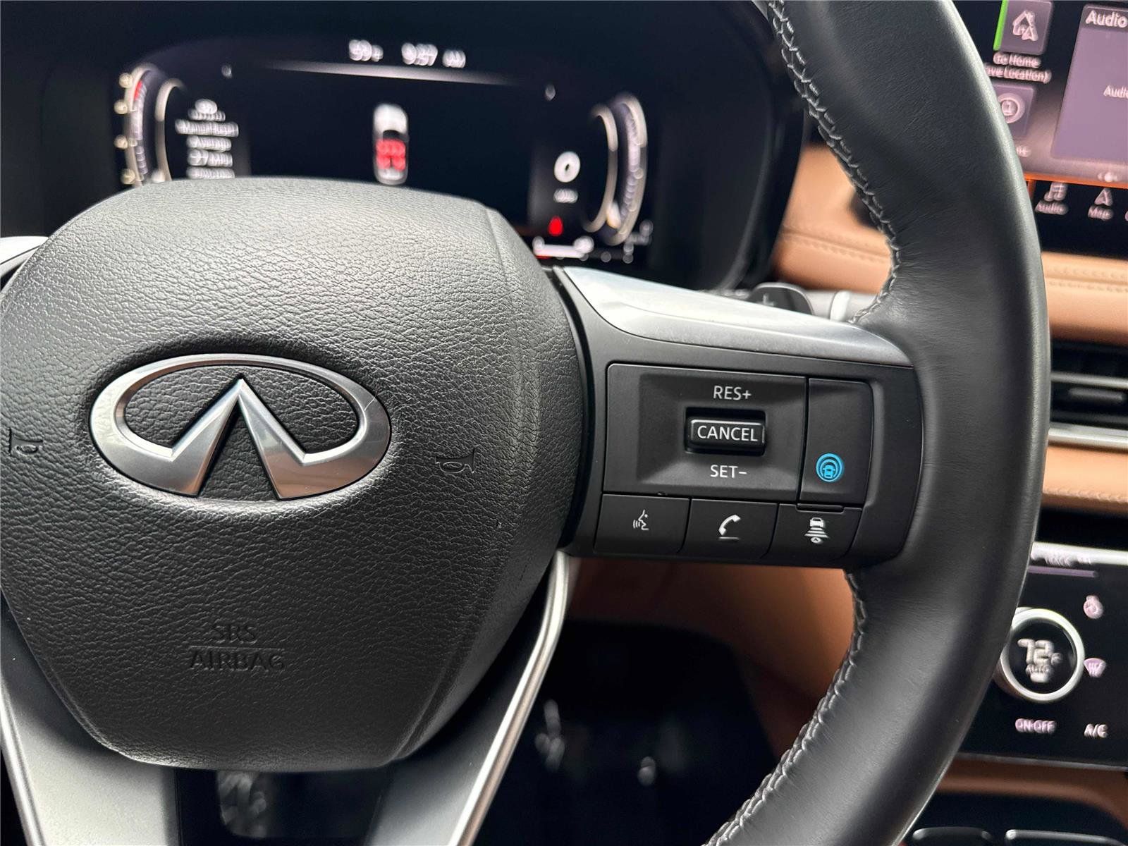 Used 2023 INFINITI QX60 Sensory w/ Cargo Package AWD/4WD image 18