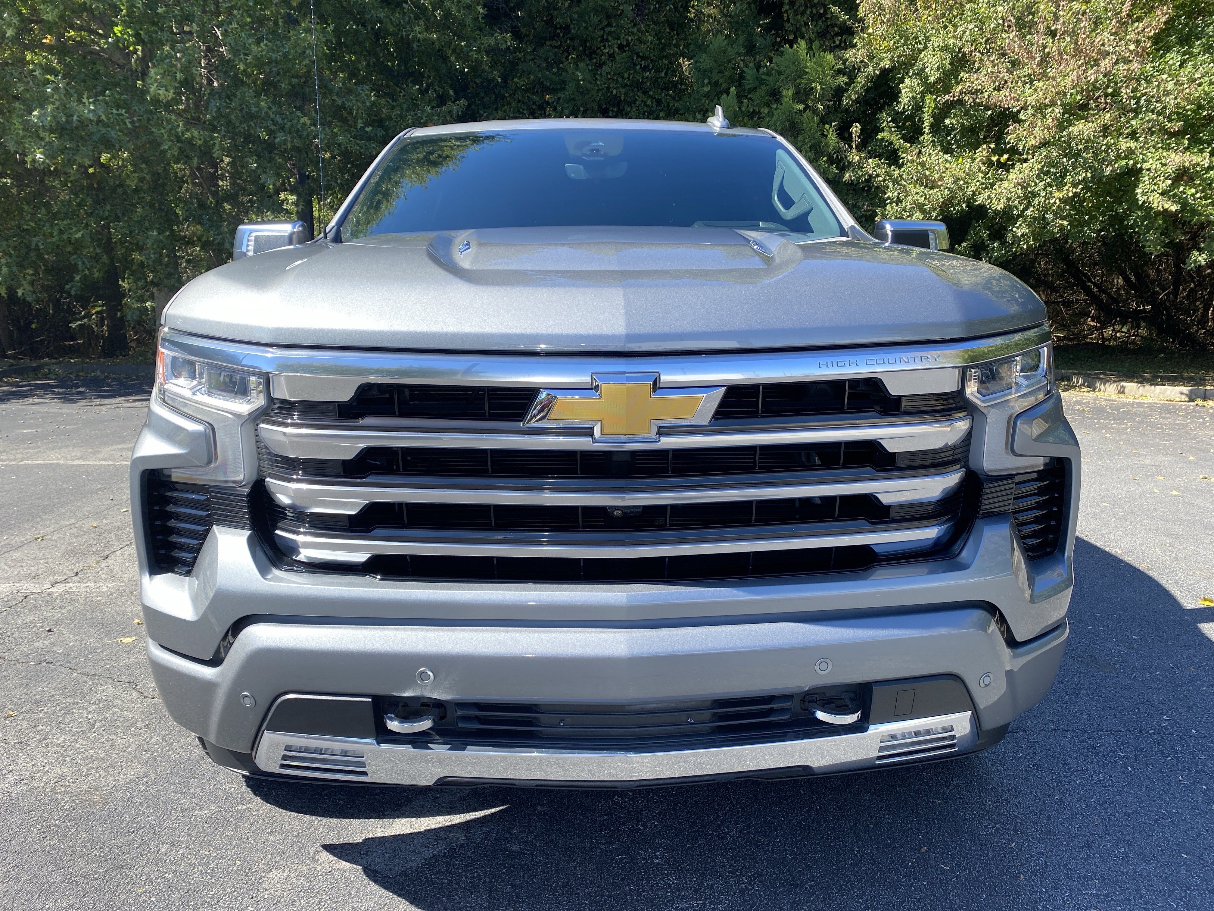 Used 2023 Chevrolet Silverado 1500 High Country w/ High Country Premium Package AWD/4WD image 3