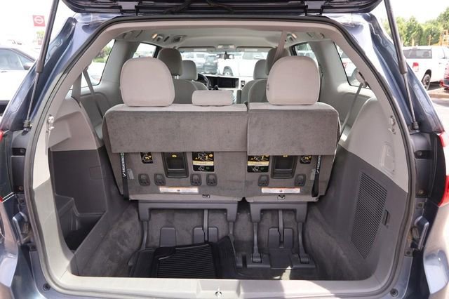 Used 2017 Toyota Sienna L FWD image 5