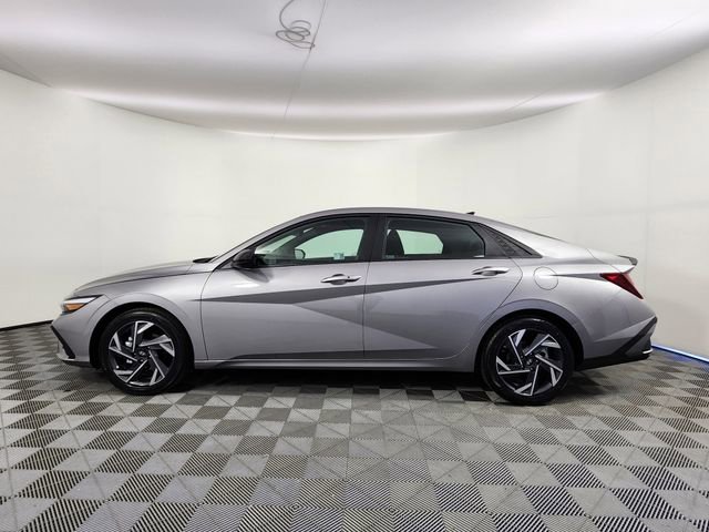 Certified 2025 Hyundai Elantra Sport FWD image 2