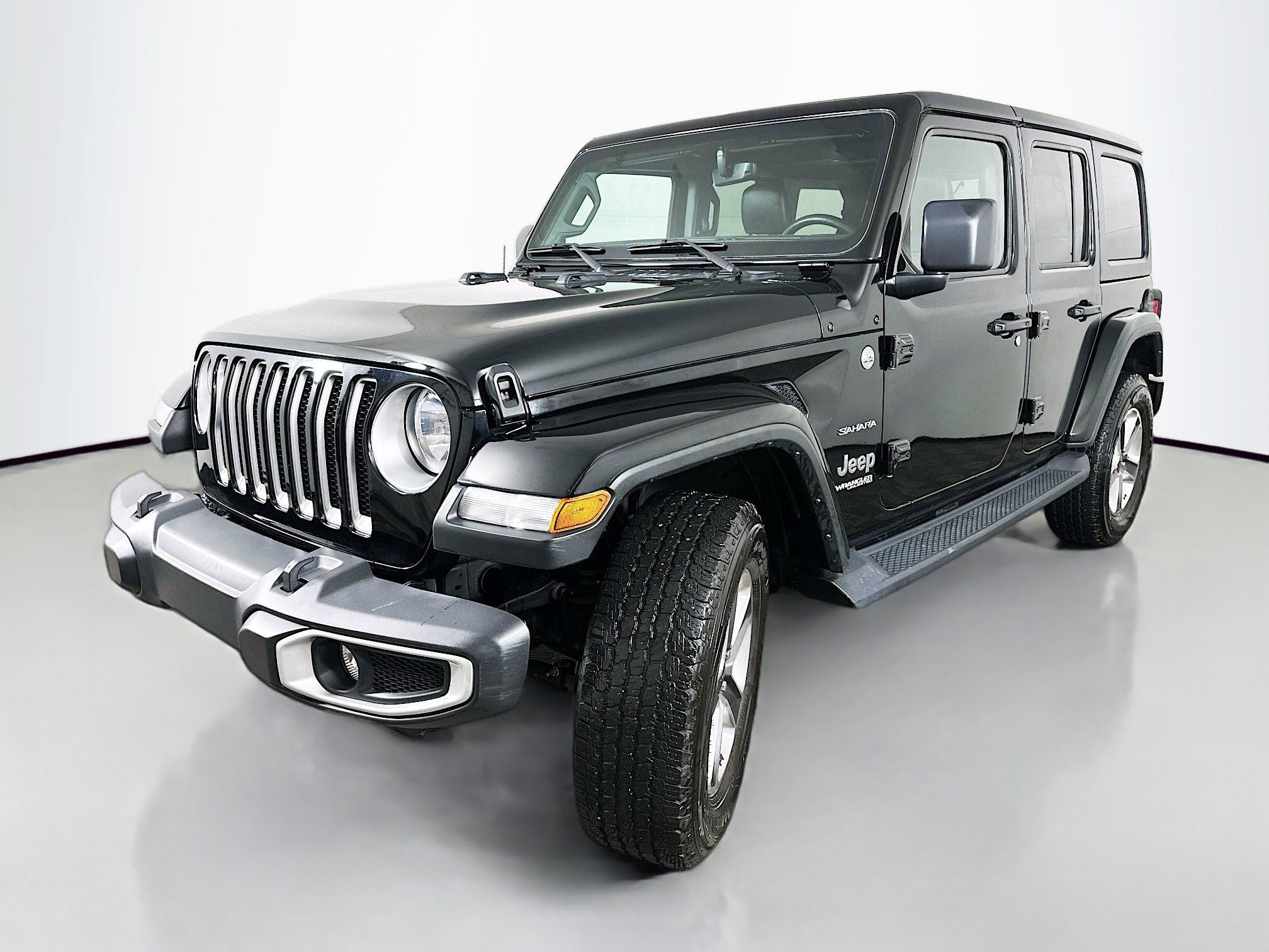 Used 2022 Jeep Wrangler Unlimited Sahara w/ Cold Weather Group AWD/4WD image 3