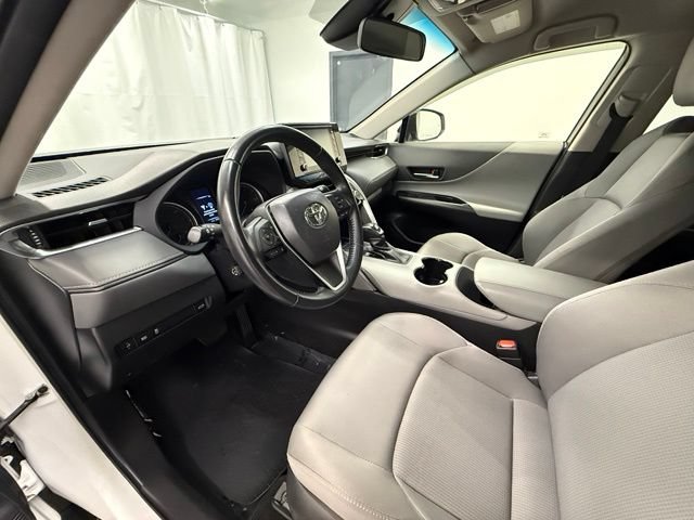 Certified 2021 Toyota Venza LE w/ Carpet Mat Package (TMS) AWD/4WD image 12
