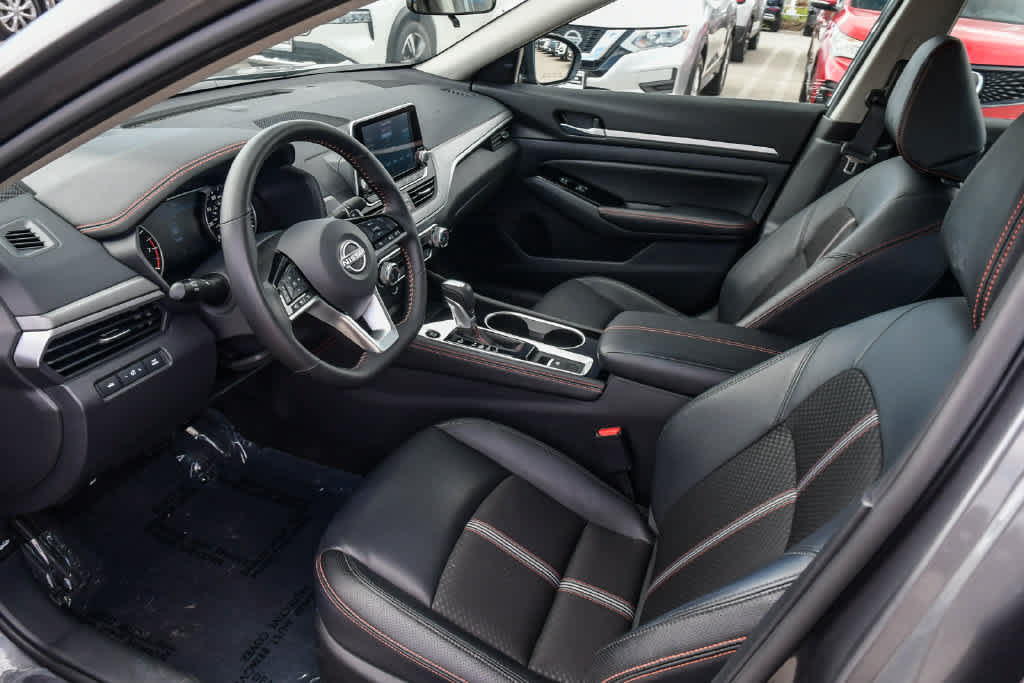 Used 2025 Nissan Altima 2.5 SR AWD/4WD image 18
