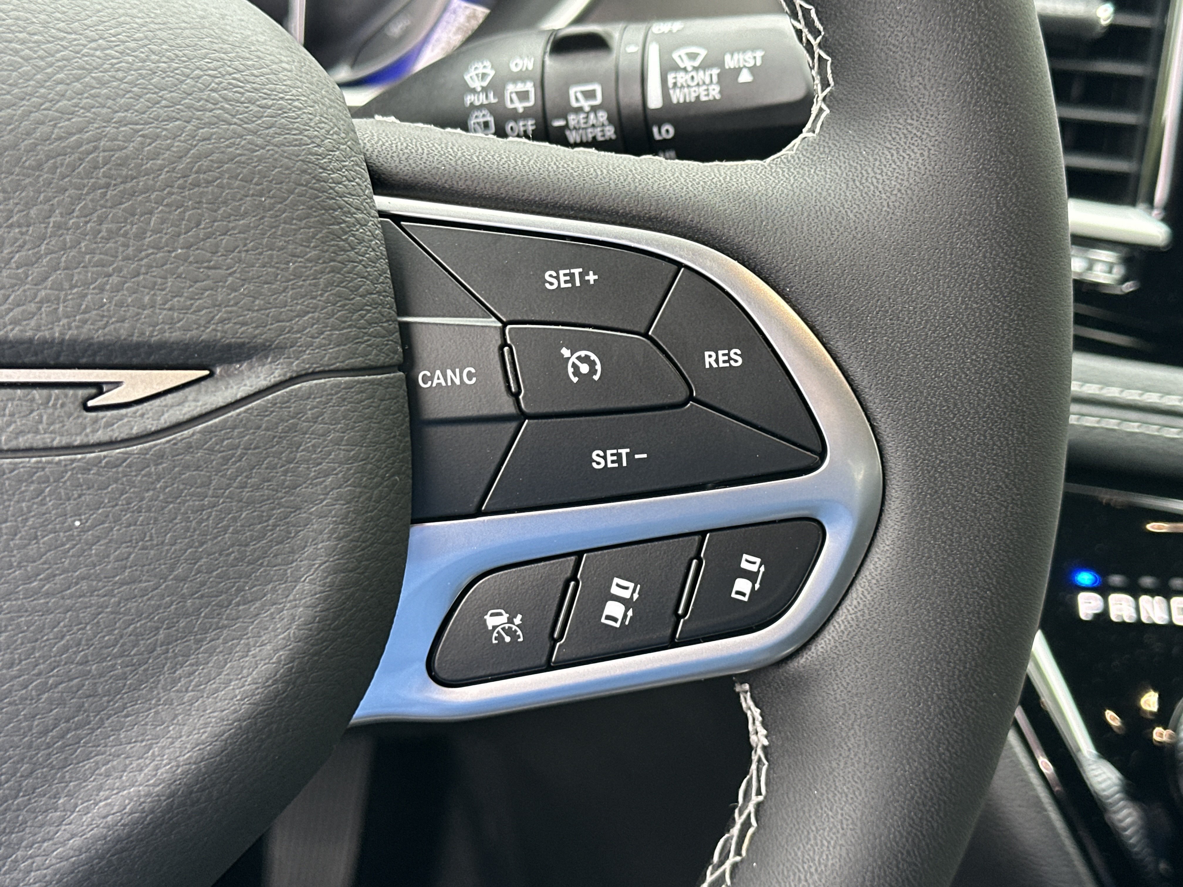 New 2027 Chrysler Pacifica Select AWD/4WD image 8