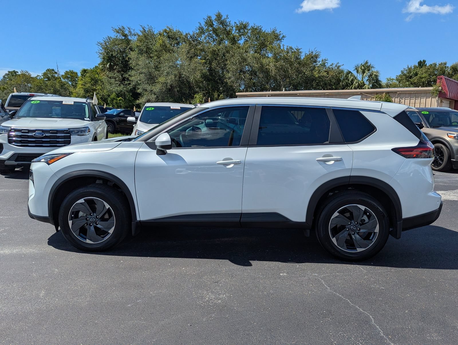 Used 2025 Nissan Rogue SV FWD image 9