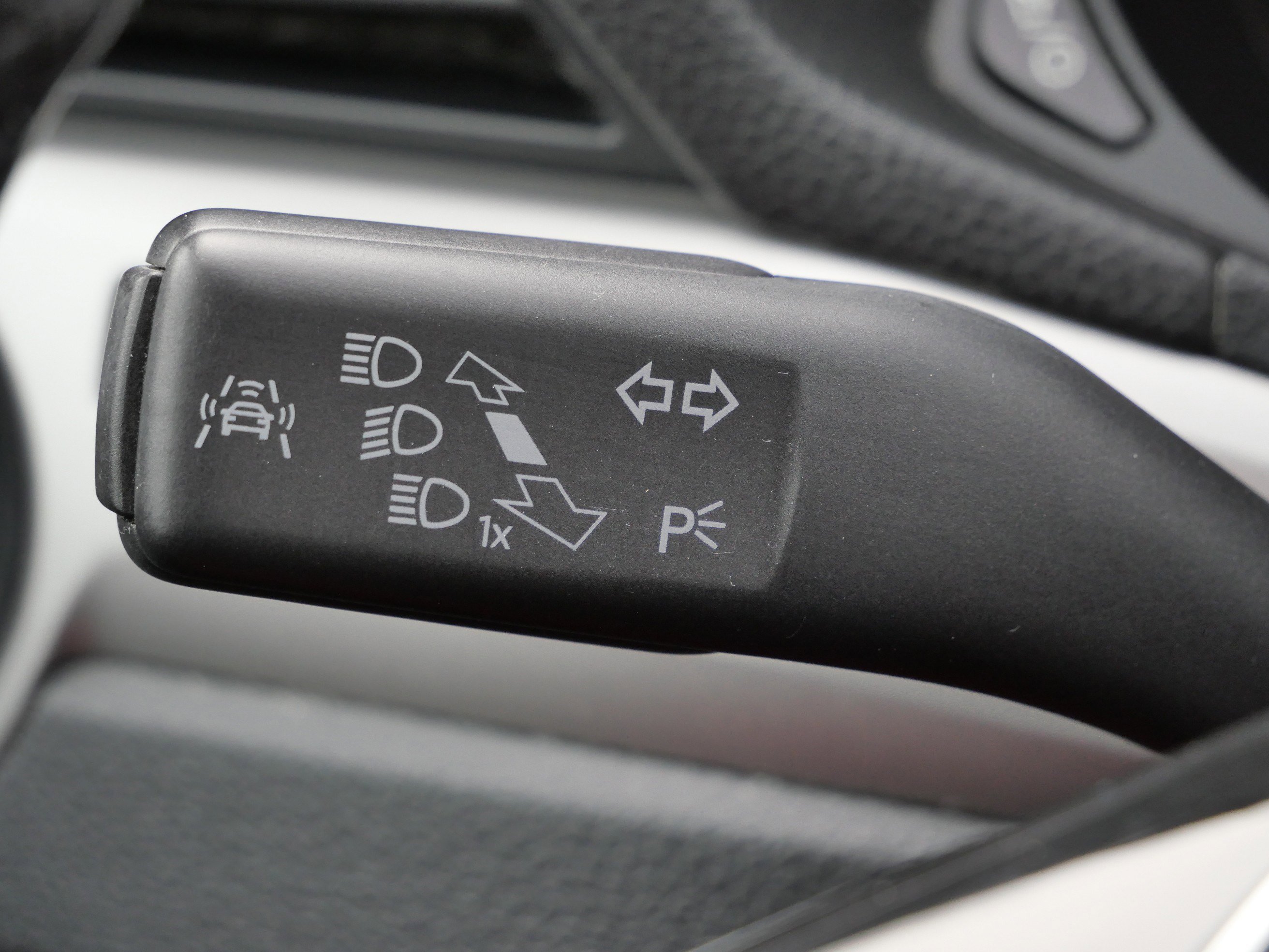 Certified 2020 Volkswagen Passat 2.0T SE image 34