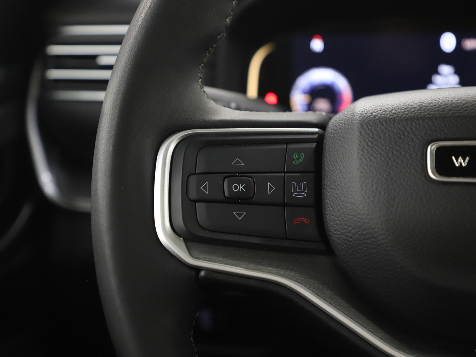 Used 2025 Jeep Wagoneer L Series II w/ Premium Group I AWD/4WD image 28