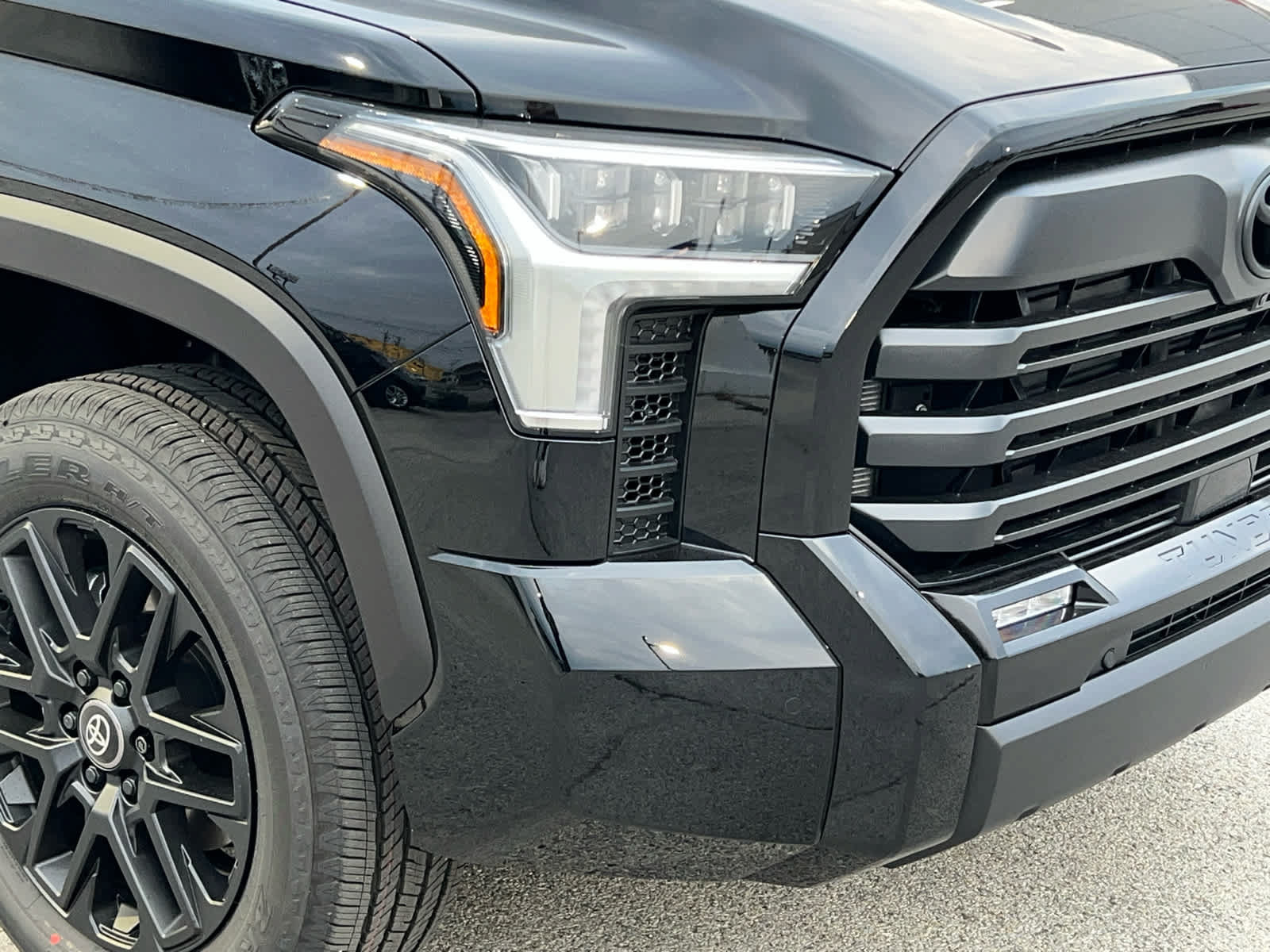 New 2026 Toyota Tundra Limited AWD/4WD image 2