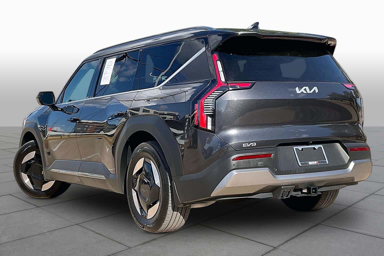 Used 2024 Kia EV9 Wind AWD/4WD image 11