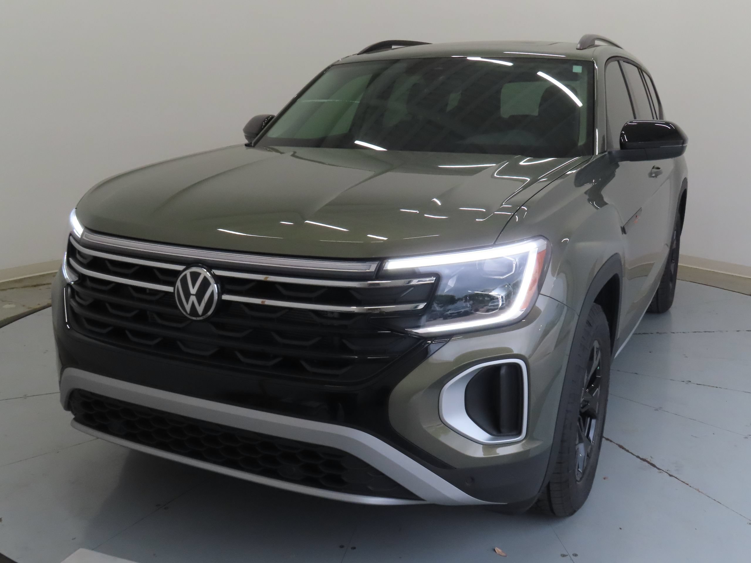 New 2026 Volkswagen Atlas Peak Edition AWD/4WD image 8