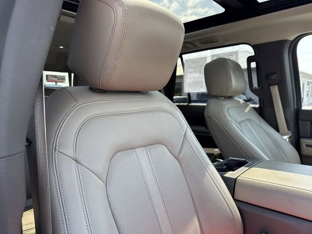 Used 2019 Ford Expedition Limited w/ Equipment Group 302A AWD/4WD image 30