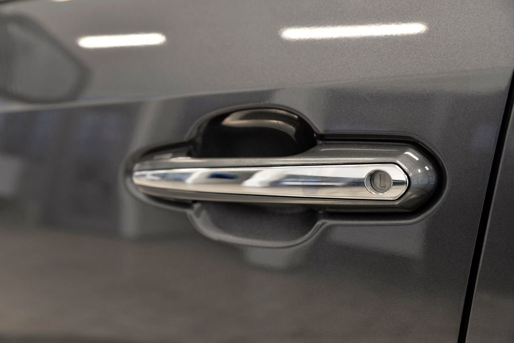 Used 2019 Toyota RAV4 Limited image 15