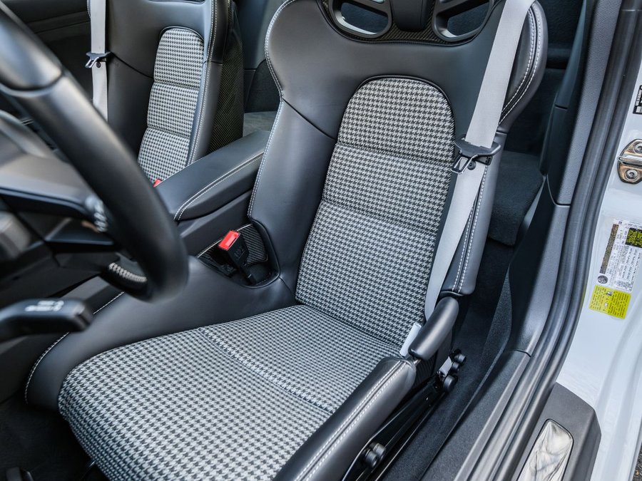 Used 2016 Porsche 911 R image 22