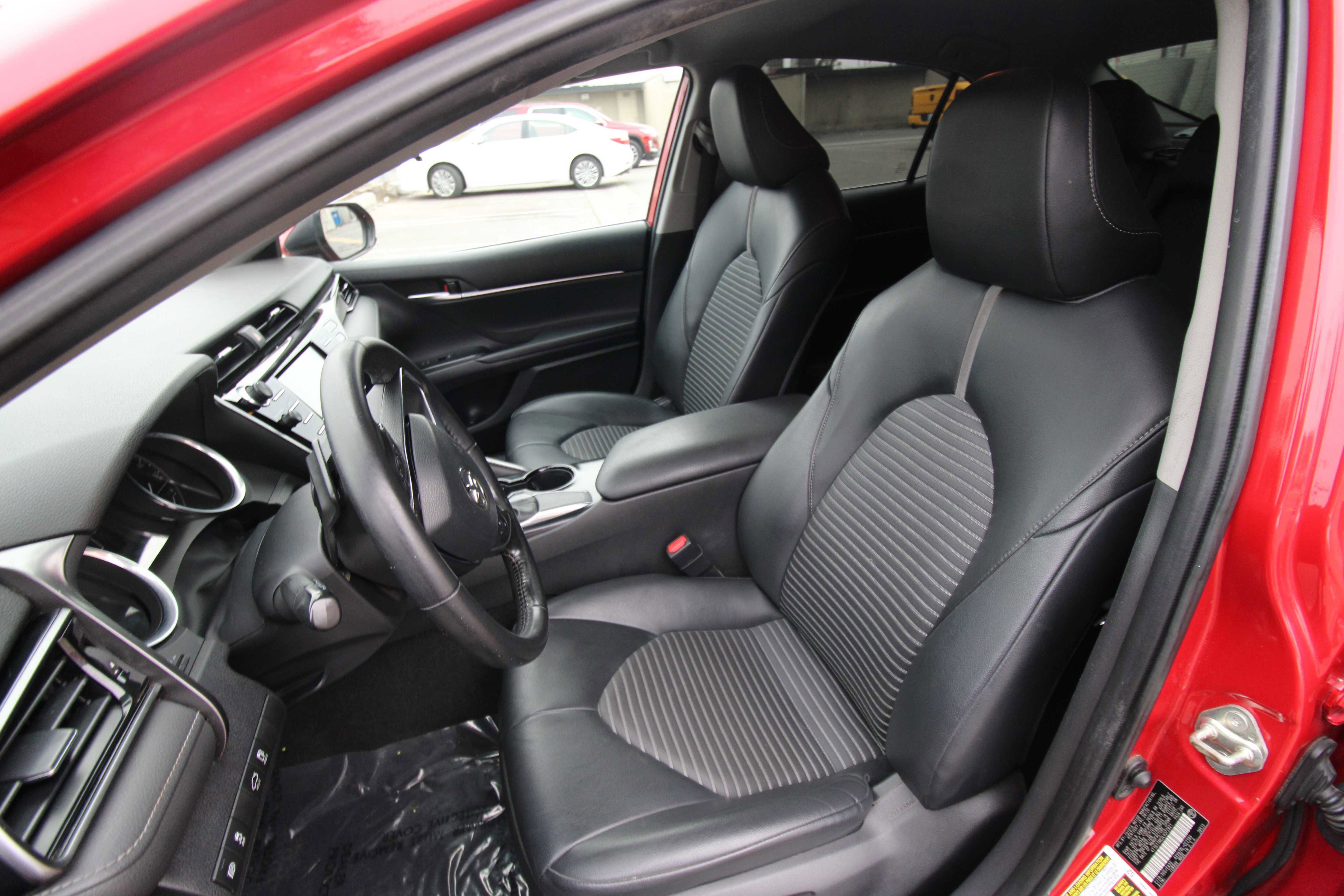 Used 2020 Toyota Camry SE image 37